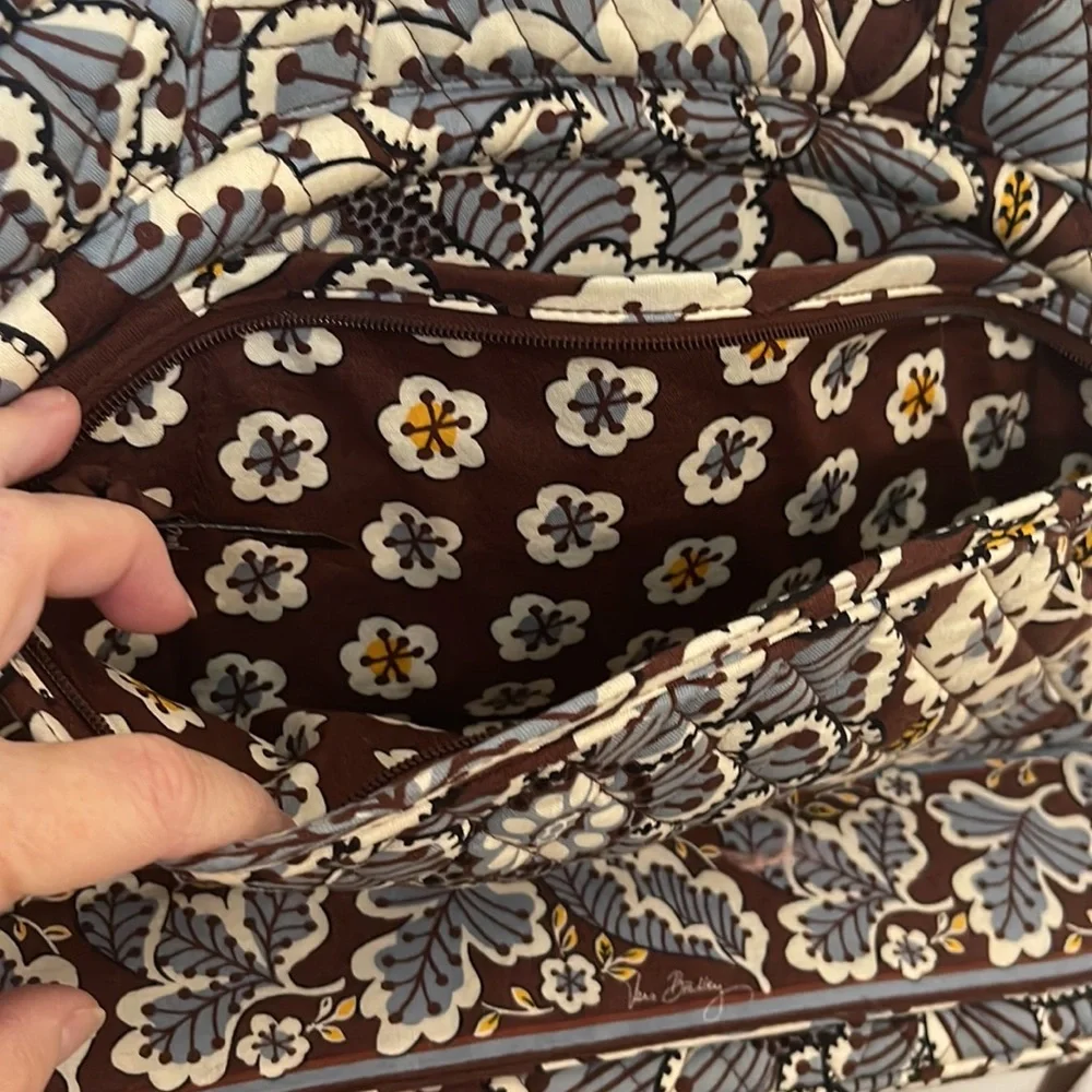 Vera Bradley computer bag approx size 17”x11.5x5.5”.